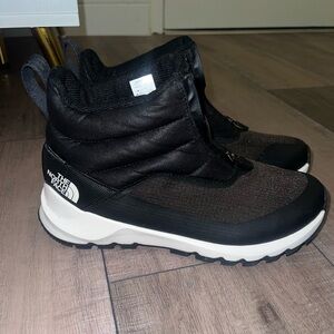 The North Face Thermoball boots Black size 8